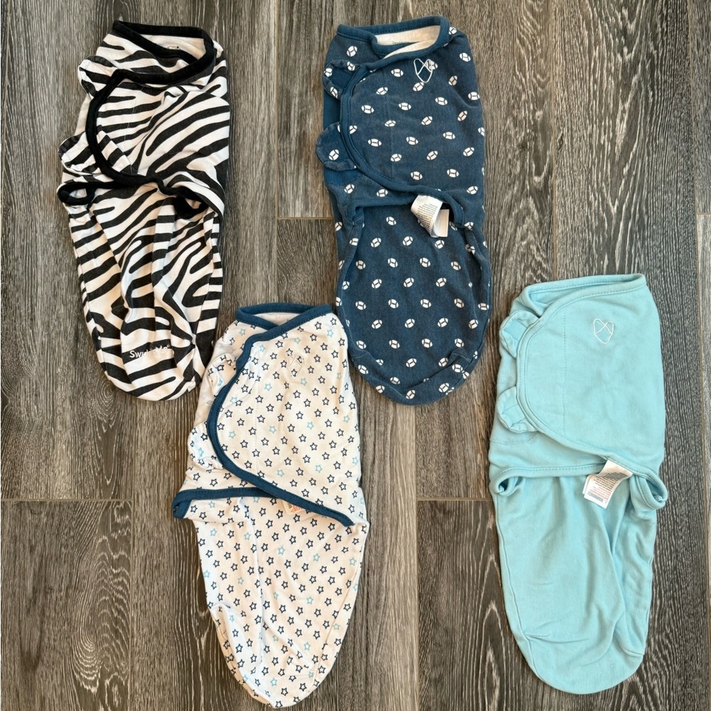 SwaddleMe Baby Wraps in Blue and White